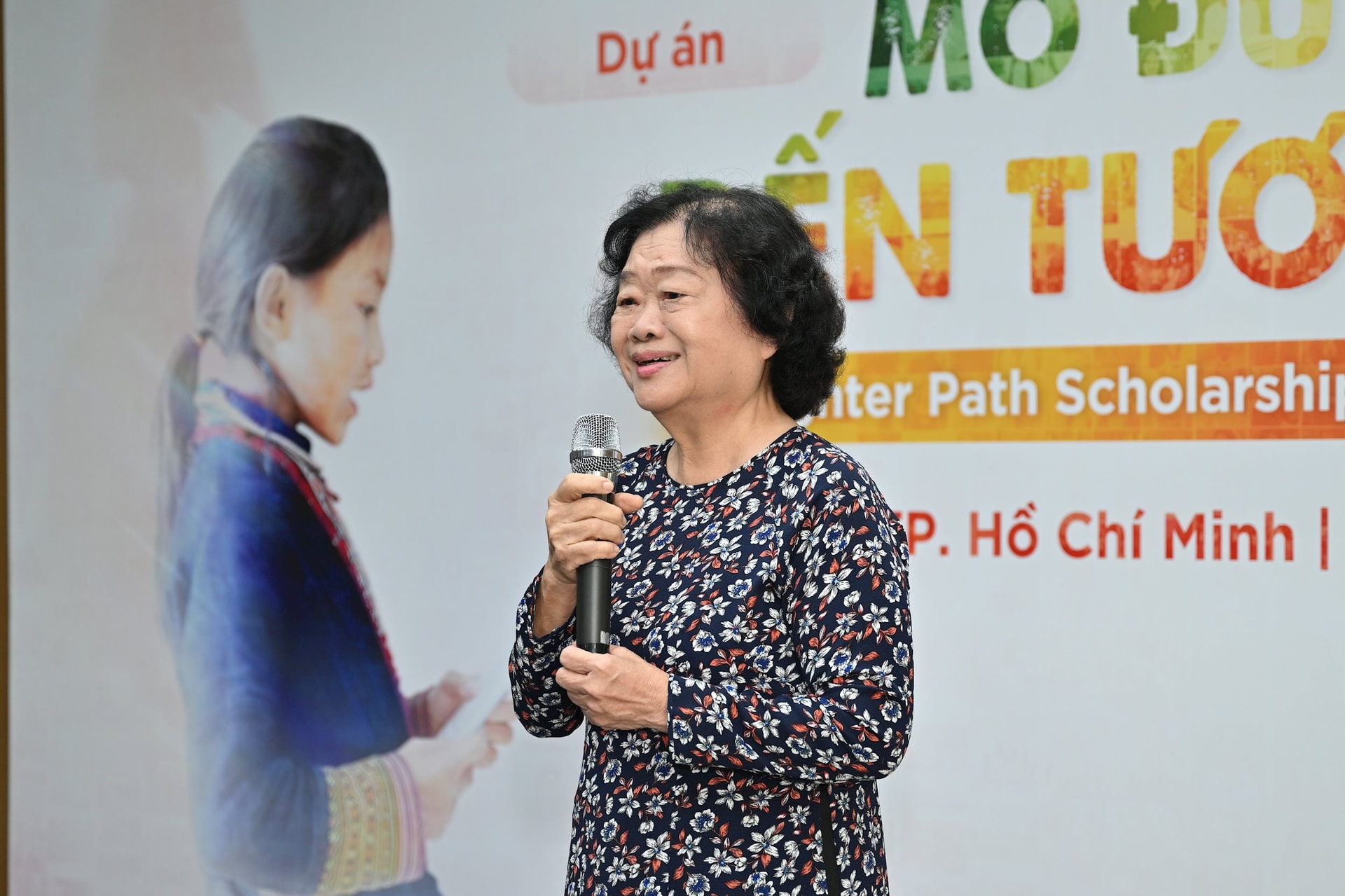 ba-truong-my-hoa-phat-bieu.jpg