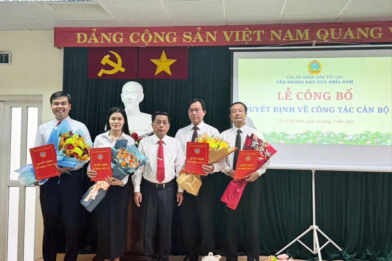 trao-quyet-dinh(1).jpg