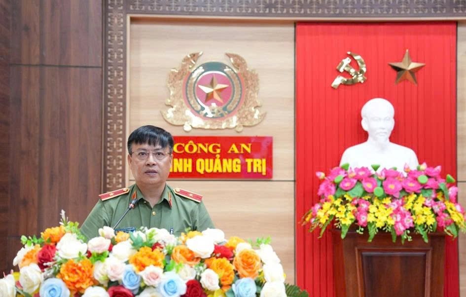 cong-an-ra-quan-t8-4.jpg