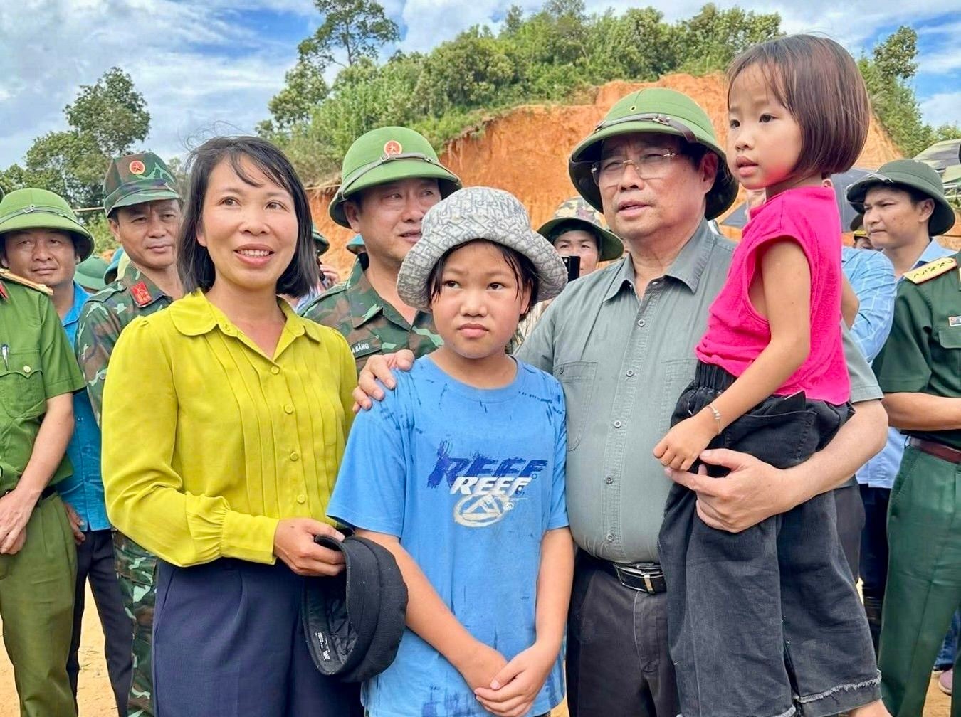 Thủ tướng tới Điện Biên, thăm hỏi người dân, chỉ đạo khắc phục hậu quả thiên tai nặng nề- Ảnh 7.