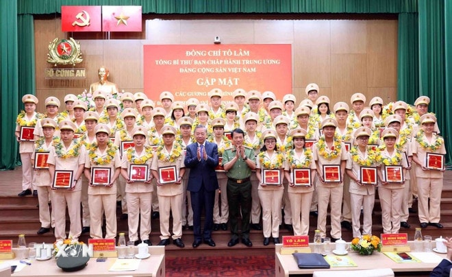 ttxvn-tong-bi-thu-to-lam-dien-hinh-tien-tien-du-dai-hoi-thi-dua-vi-an-ninh-to-quoc-04-3.jpg