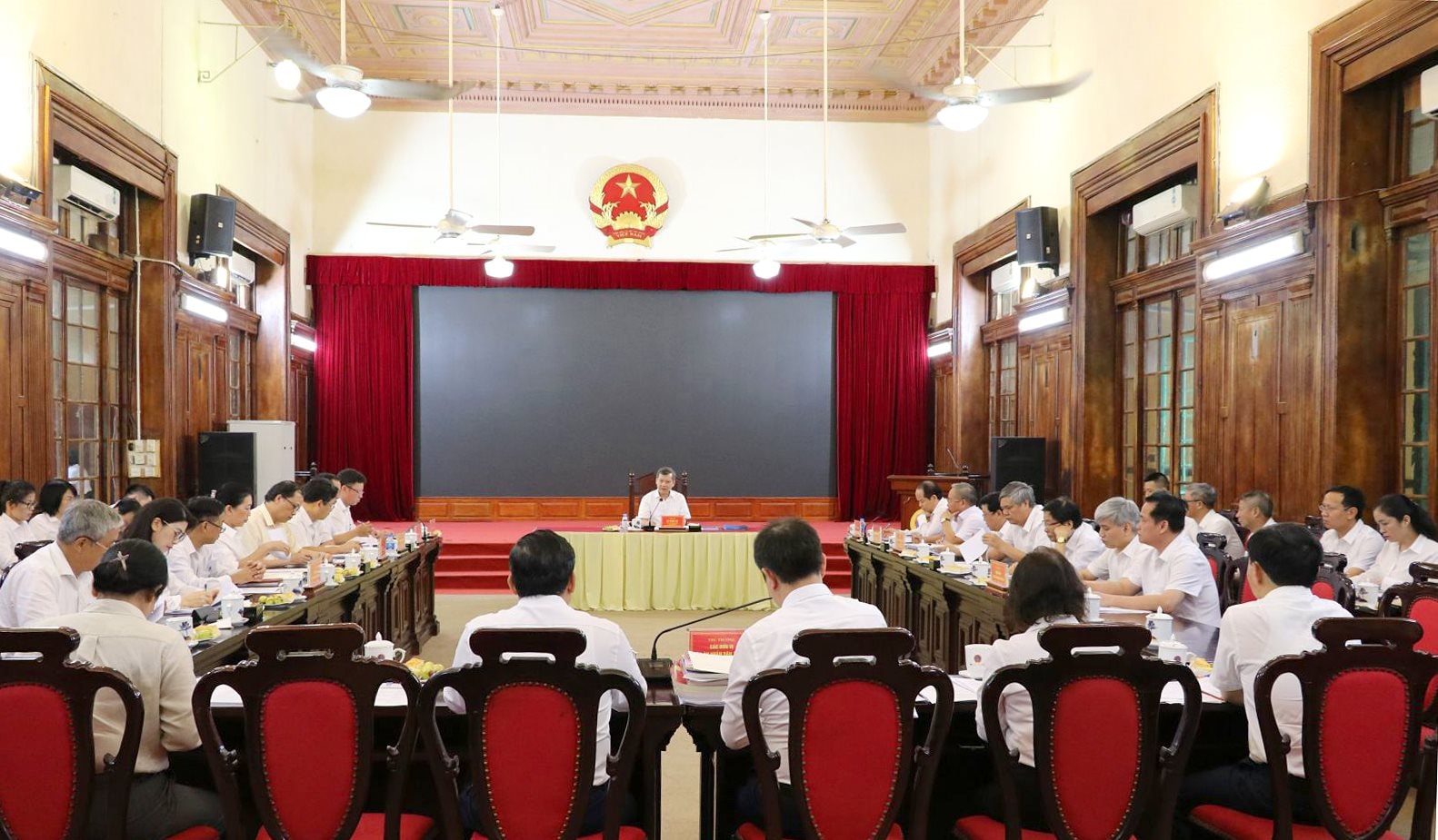 phien-hop-dang-uy-tandtc1.jpg