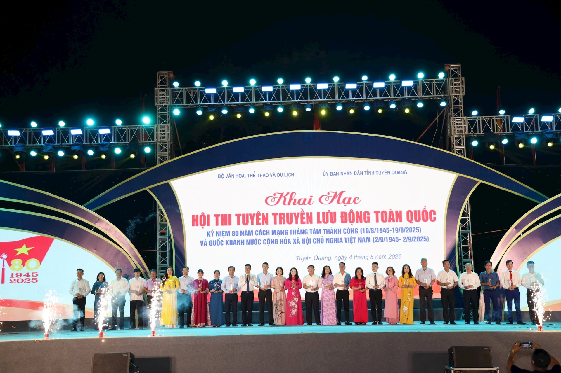hoi-thi-tuyen-truyen-luu-dong-toan-quoc6.jpg