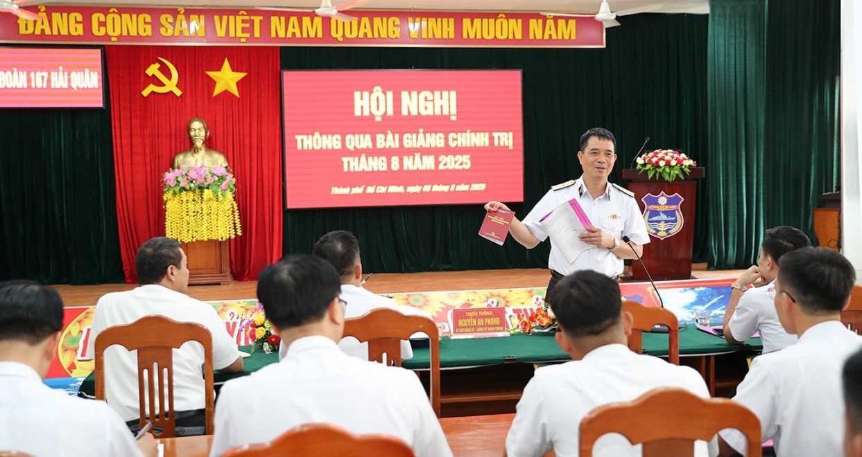4.-doan-kiem-tra-du-thong-qua-bai-giang-chinh-tri-tai-lu-doan-167.jpg