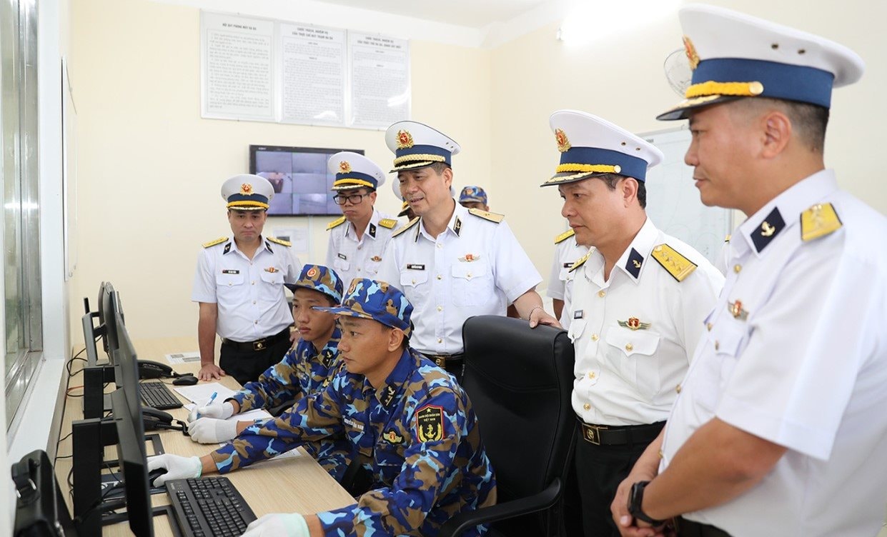 8.-doan-cong-tac-kiem-tra-cong-tac-truc-canh-quan-sat-muc-tieu-o-cac-tram-ra-da.jpg