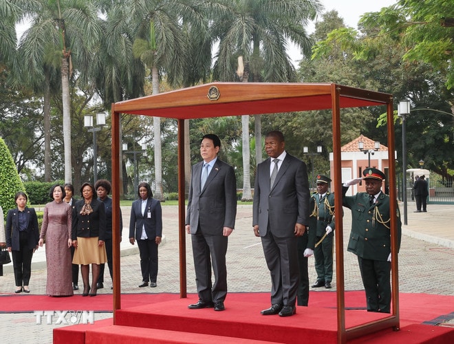 ttxvn-le-tien-chu-tich-nuoc-luong-cuong-va-phu-nhan-tham-cap-nha-nuoc-angola-8199262-2.jpg