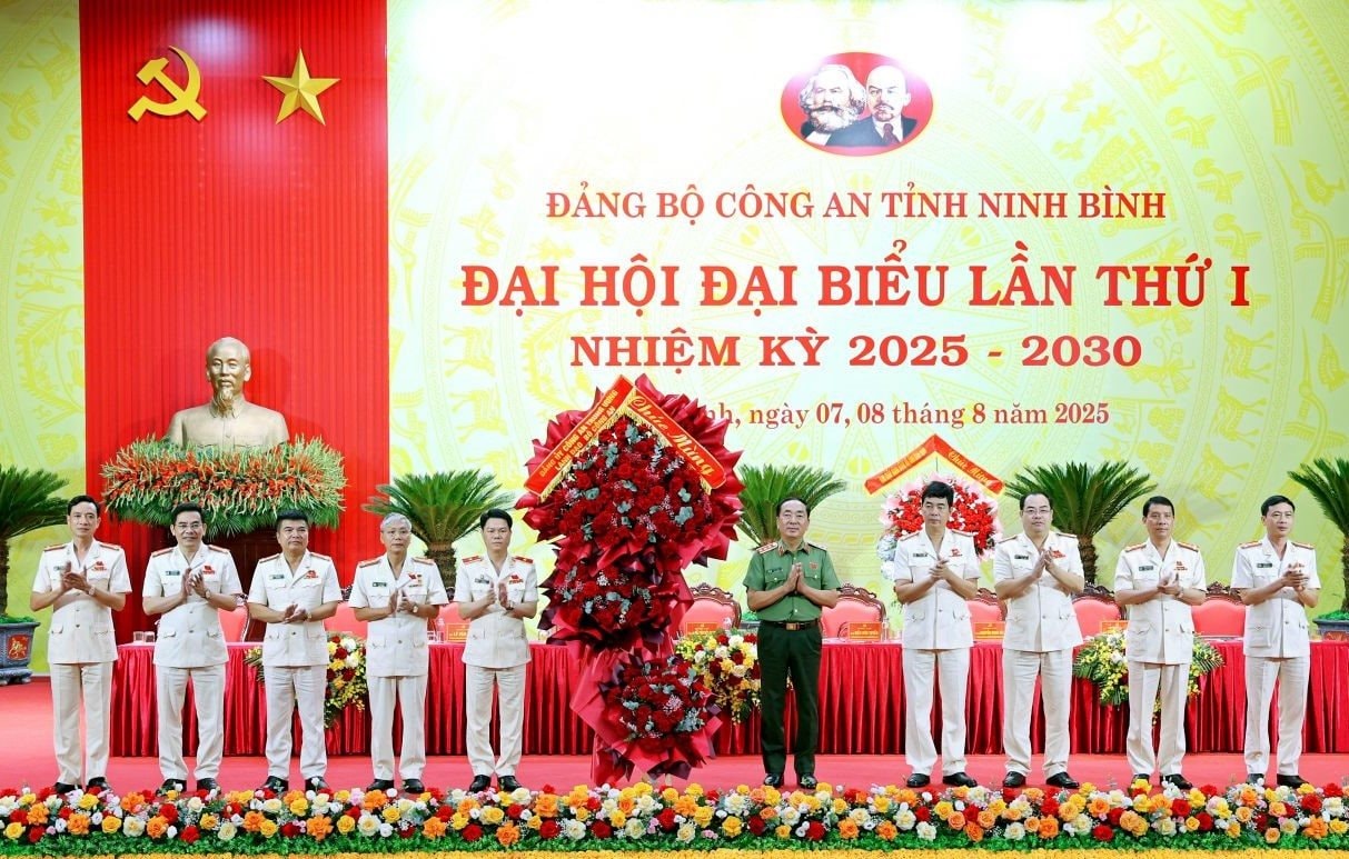 dai_hoi_dang_bo_cong_an_ninh_binh1.jpg