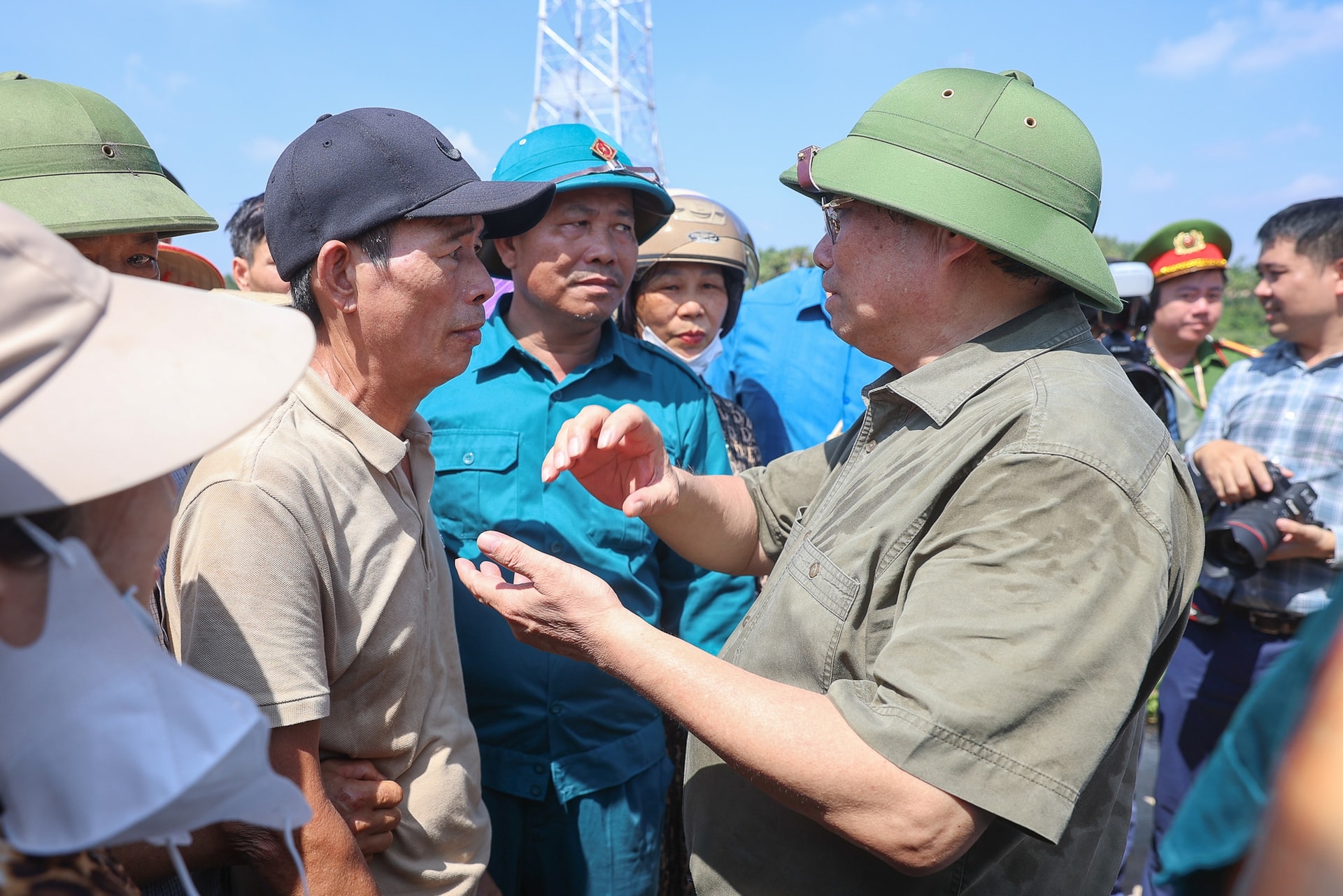 Thủ tướng: Dứt khoát hoàn thành đường dây 500 kV Lào Cai-Vĩnh Yên trong 6 tháng thay vì 2 năm- Ảnh 8.