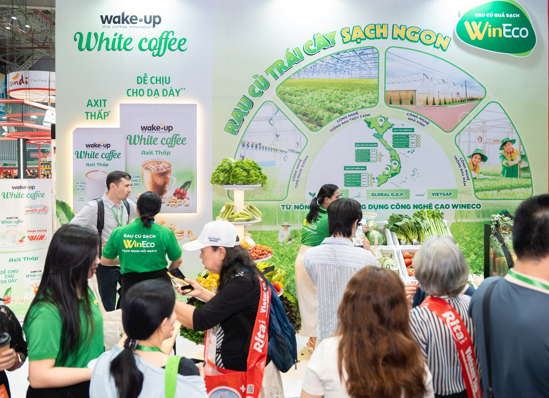 lan-dau-tham-gia-vietfood-wineco-gioi-thieu-cac-dong-rau-qua-huu-co-dat-chuan-vietgap-globalgap-5-.jpg