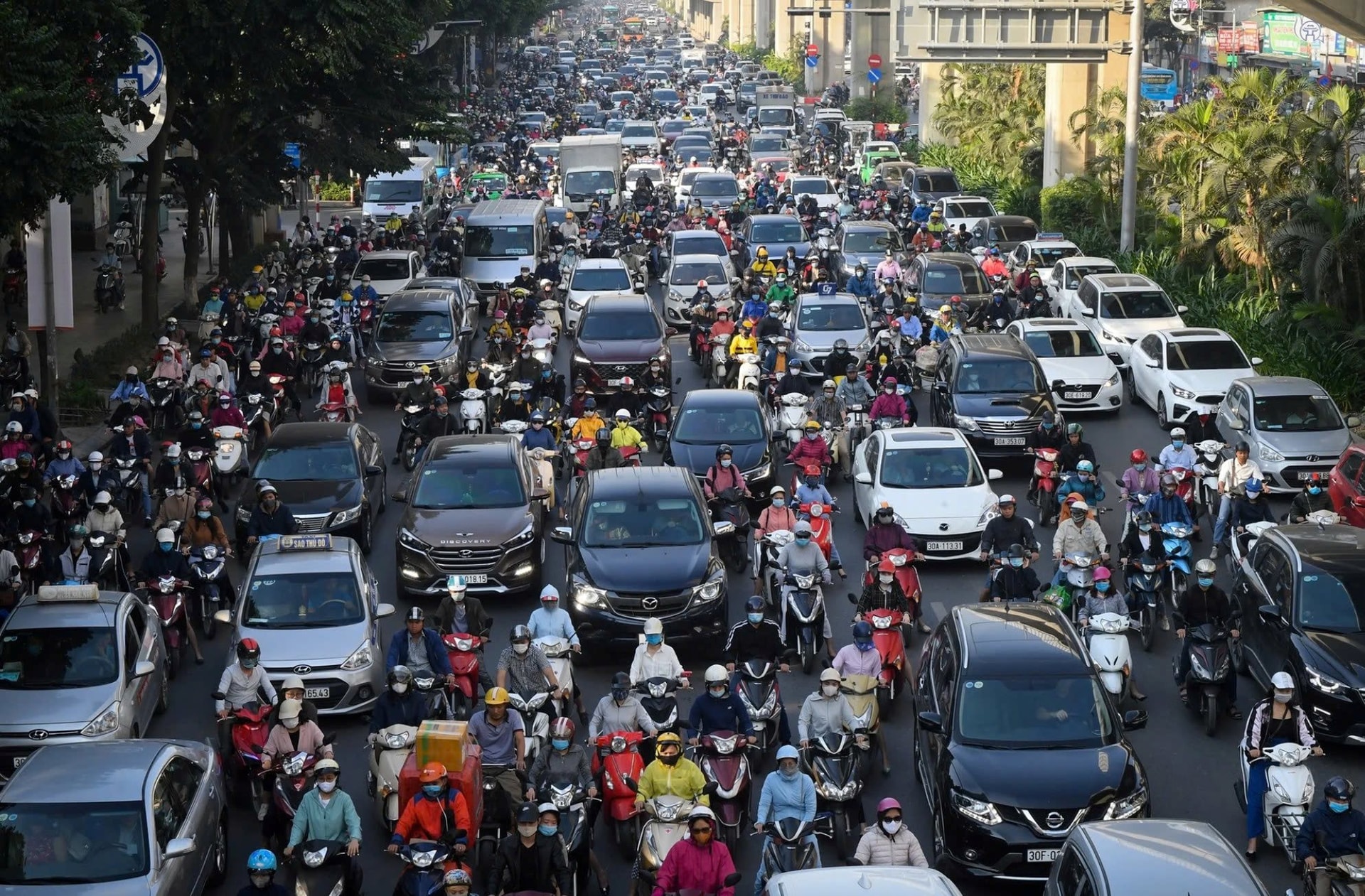 tinh-trang-tac-duong-dien-ra-o-nhieu-do-thi-lon-khien-nhom-phuong-tien-uu-tien-du-da-phat-coi-bao-hieu-khan-cap-van-khong-it-lan-roi-vao-tinh-canh-bat-luc-..jpg