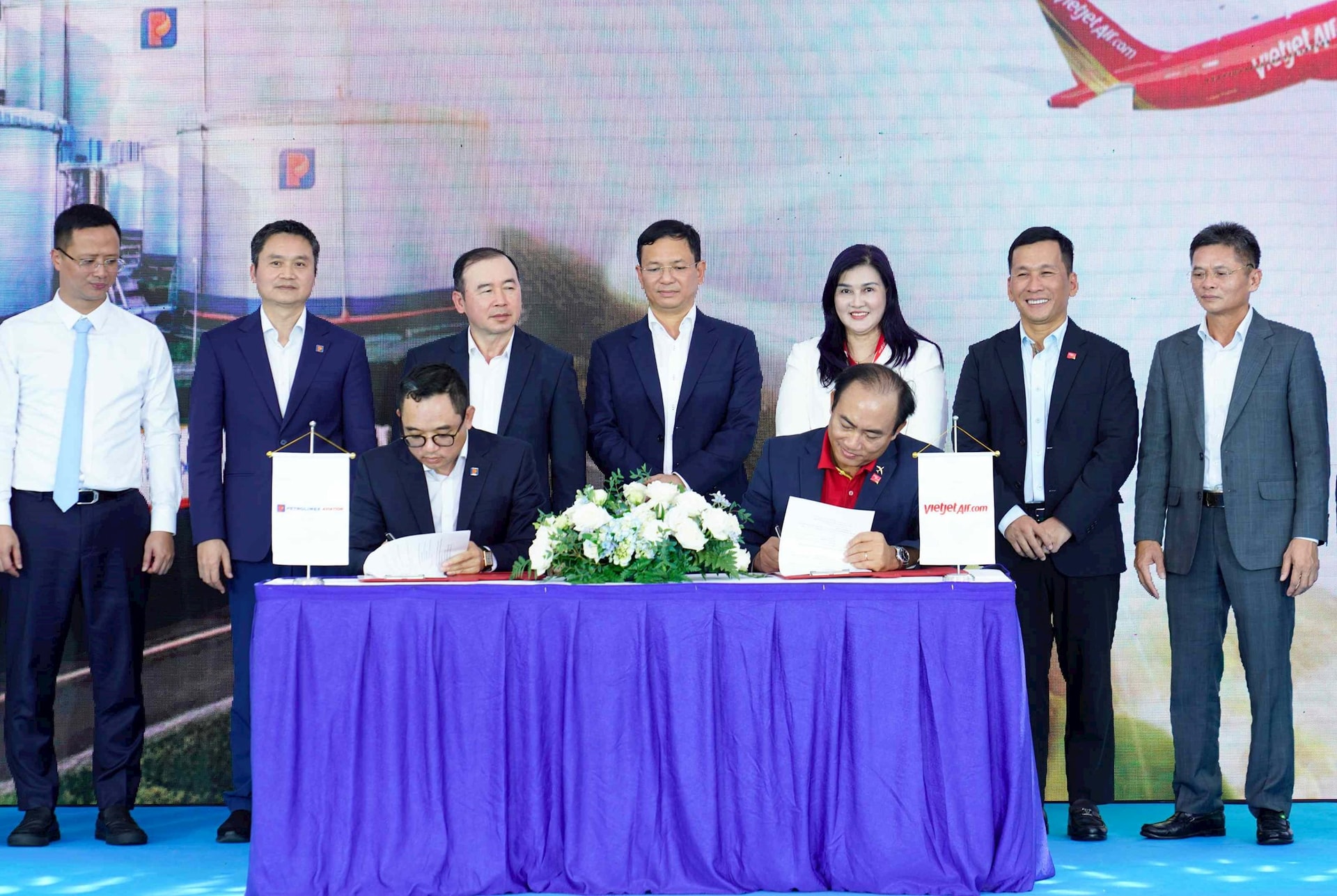 a2-vietjet-hop-tac-cung-petrolimex-su-dung-nhien-lieu-saf.jpg