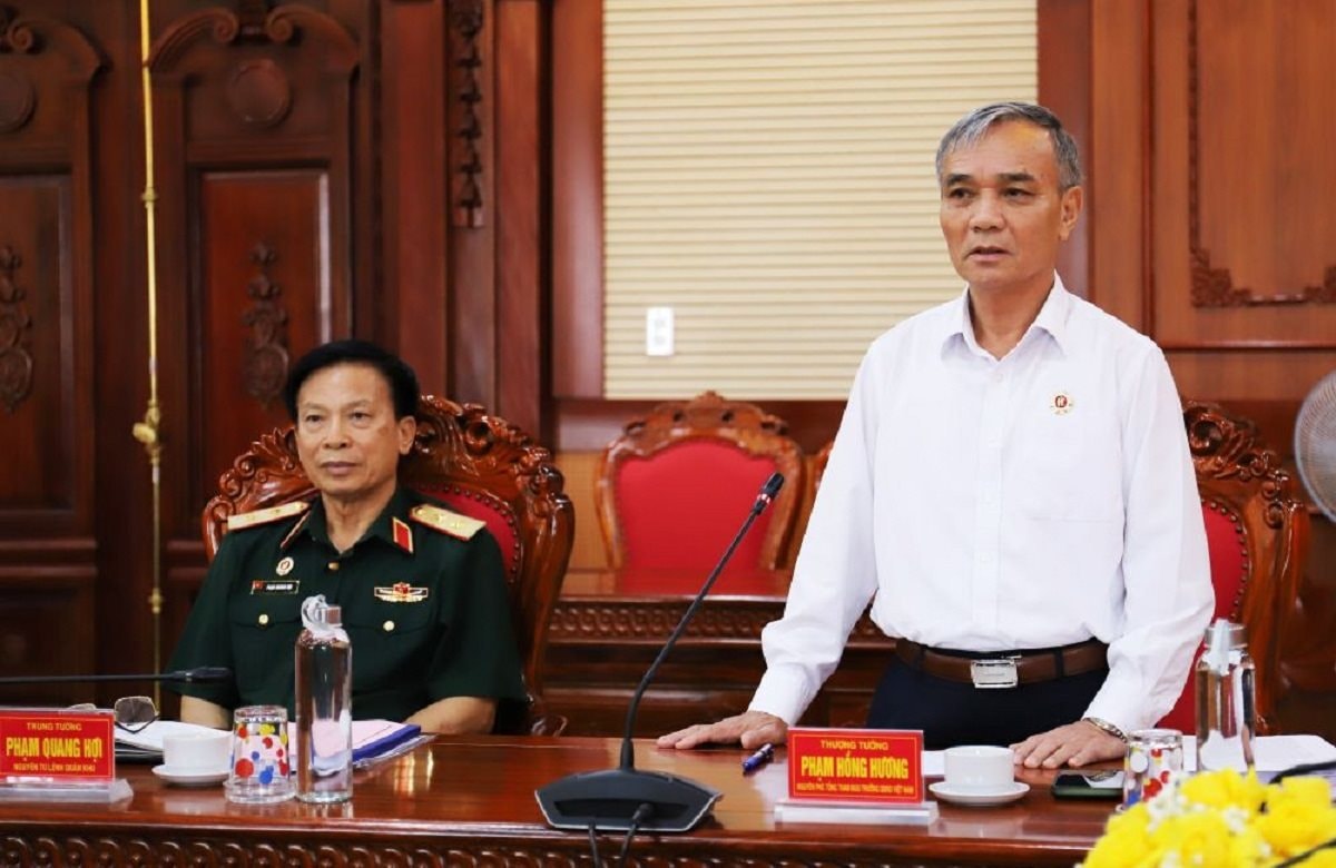 thuong-tuong-pham-hong-huong.jpg