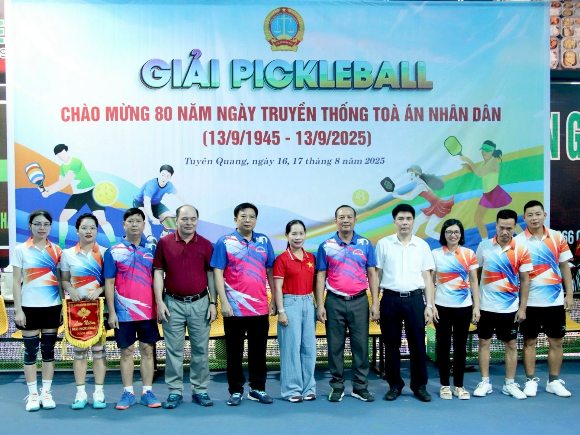 btc-chup-anh-luu-niem-cunhf-tand-kv5-tuyen-quang..jpg