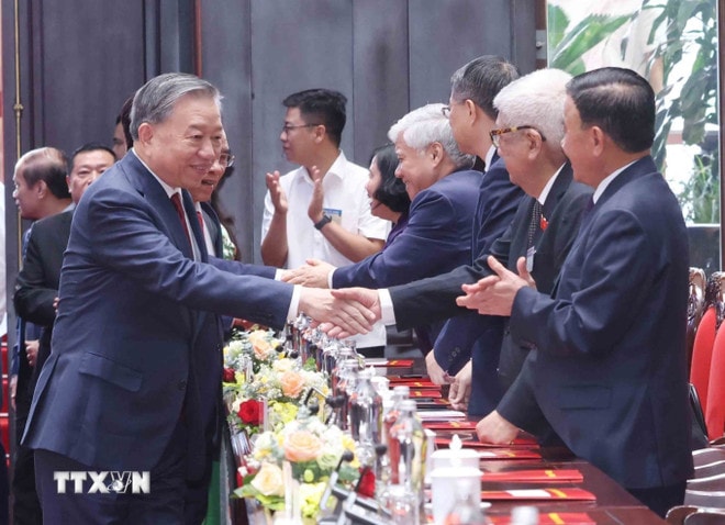 ttxvn-tong-bi-thu-chu-tri-buoi-gap-mat-cac-dong-chi-nguyen-lanh-dao-dang-nha-nuoc-18-2.jpg