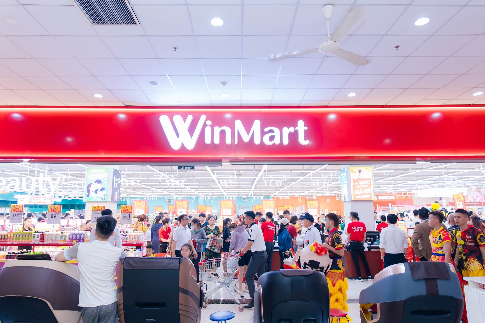 winmart-thu-hut-dong-dao-khach-hang-voi-chuong-trinh-giam-gia-hang-thiet-yeu-dip-khai-truong.jpg