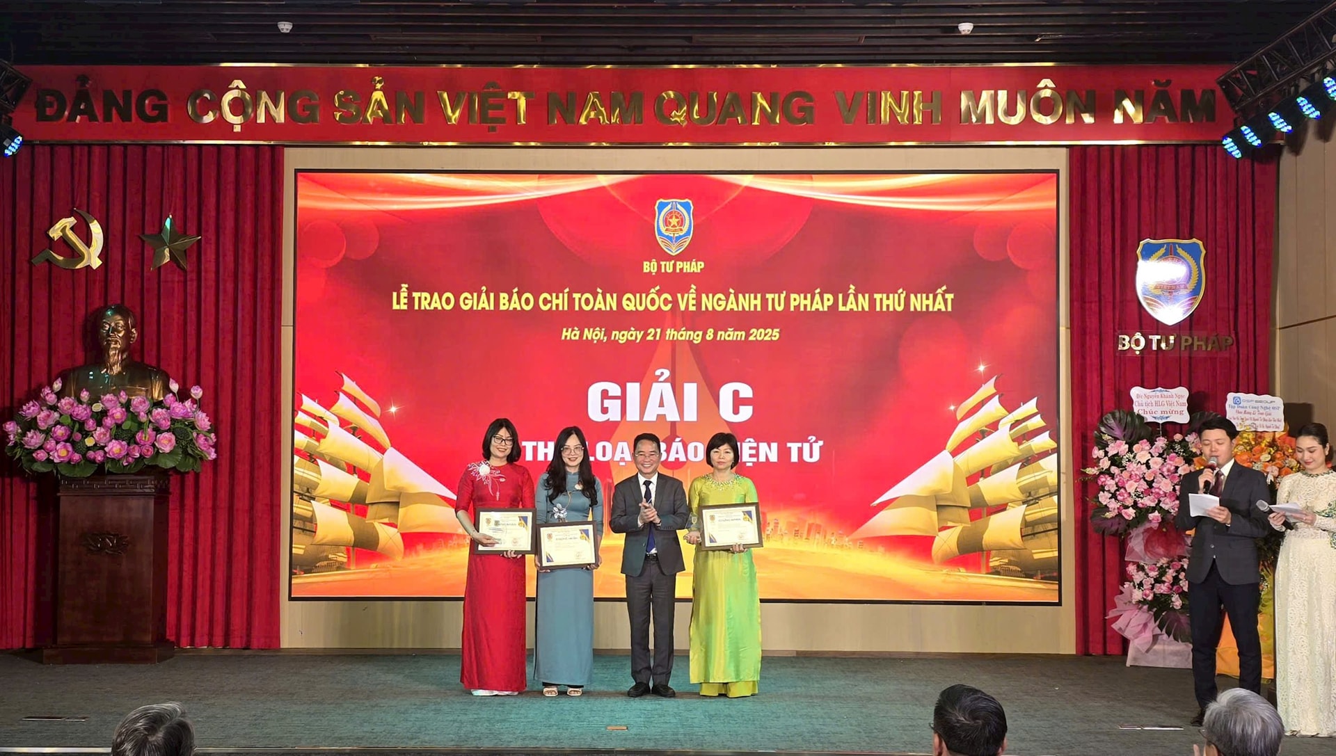 cac-tac-gia-dat-giai-c-bao-chi.jpg