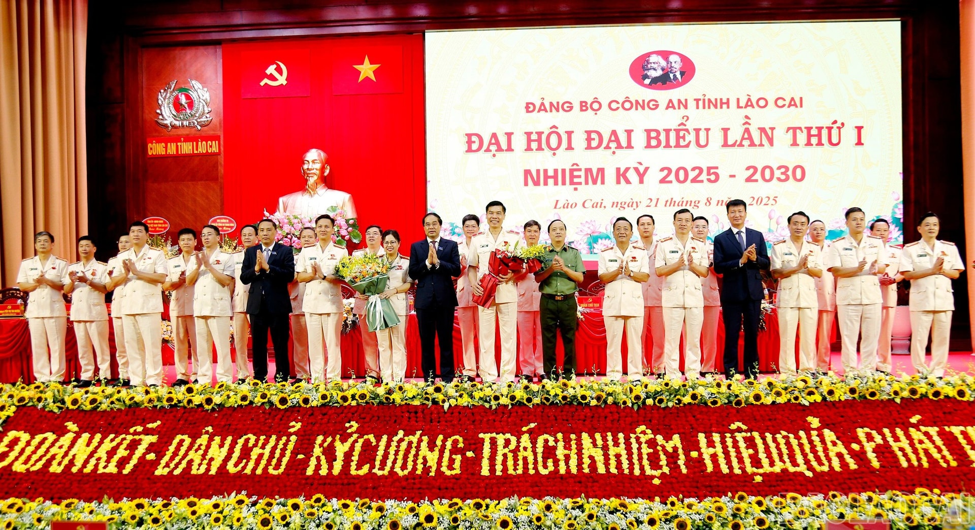 dai-bieu-chup-anh.jpg