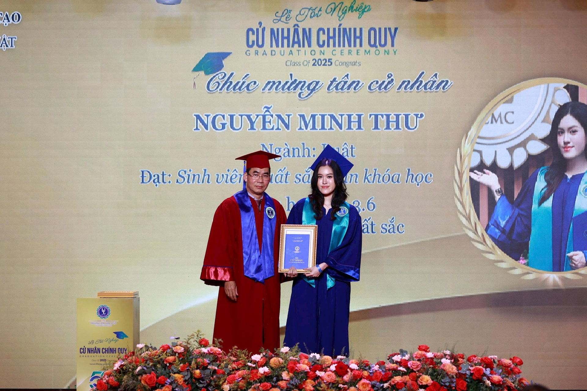 ts.-le-truong-son-hieu-truong-truong-dai-hoc-luat-tp.hcm-trao-bang-cho-cac-tan-cu-nhan.jpg
