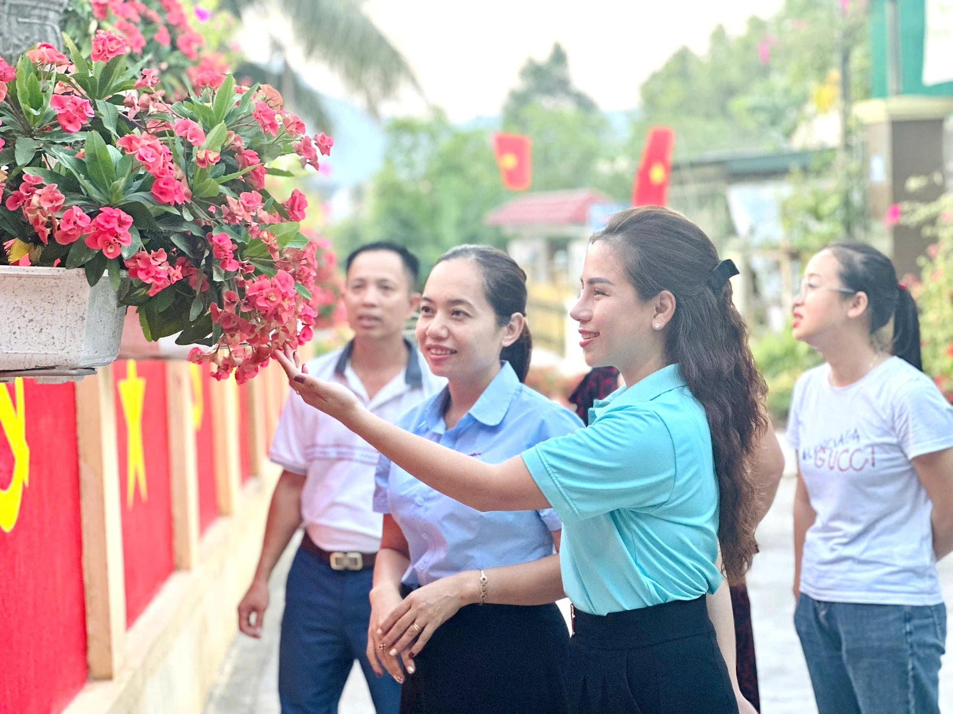 gen-h-chi-hang-dang-ngam-hoa-va-duong-co.jpg