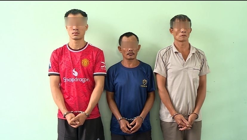 tu-trai-qua_-tran-van-hau-tran-van-chau-mai-xuan-hanh-1-.jpg