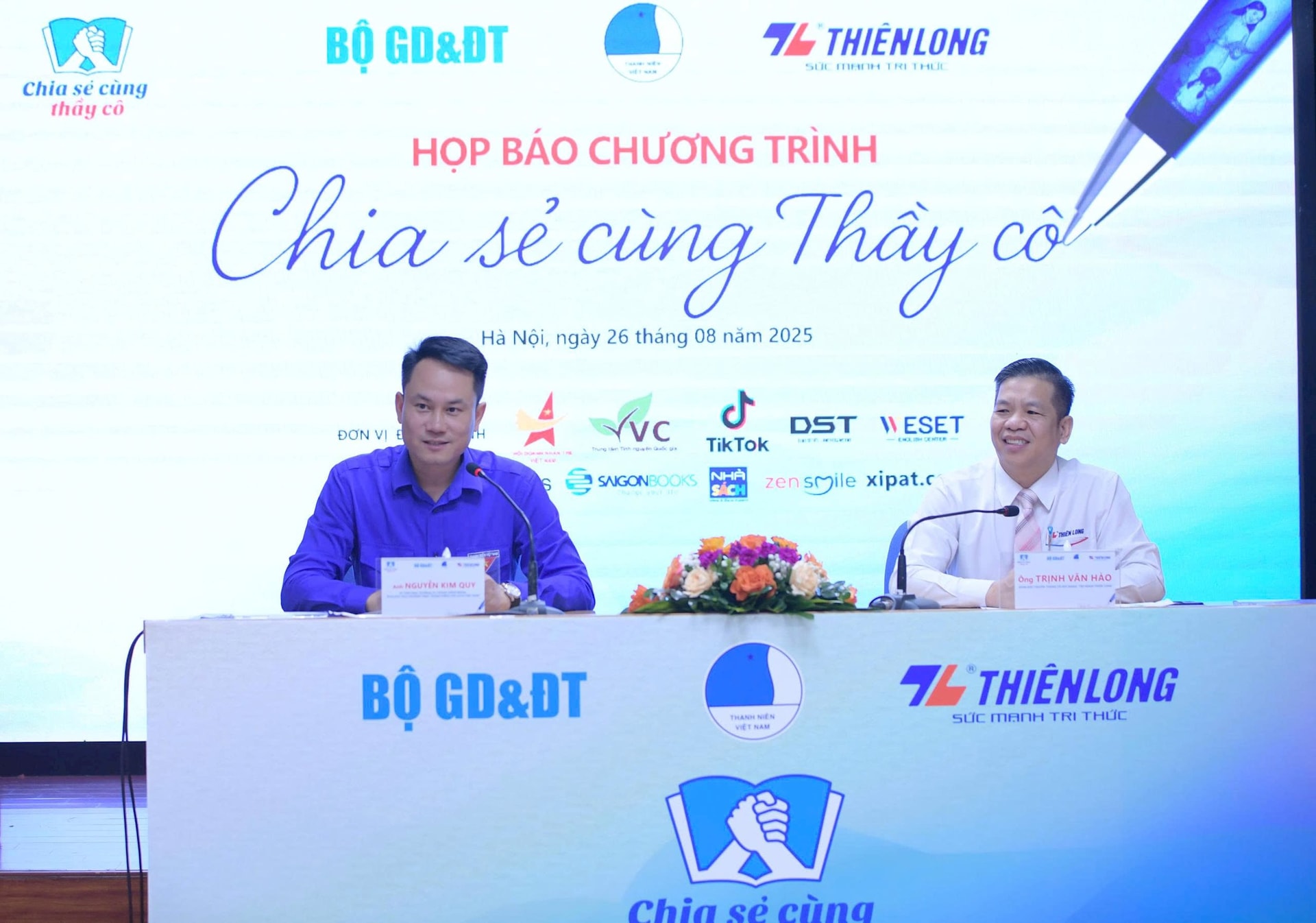 chiasecungthayco.jpg
