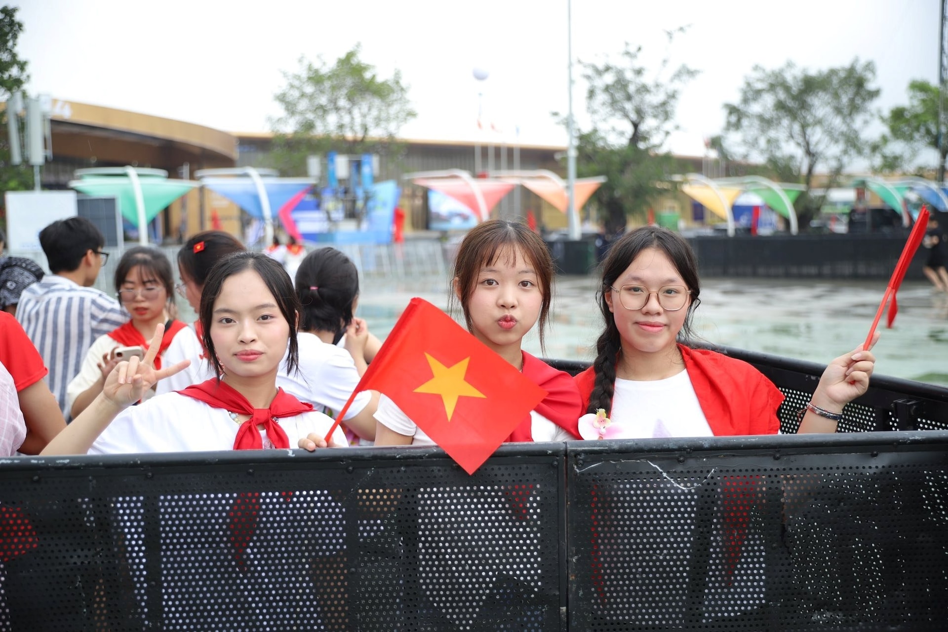nhieu-ban-tre-co-mat-tu-rat-som.jpg
