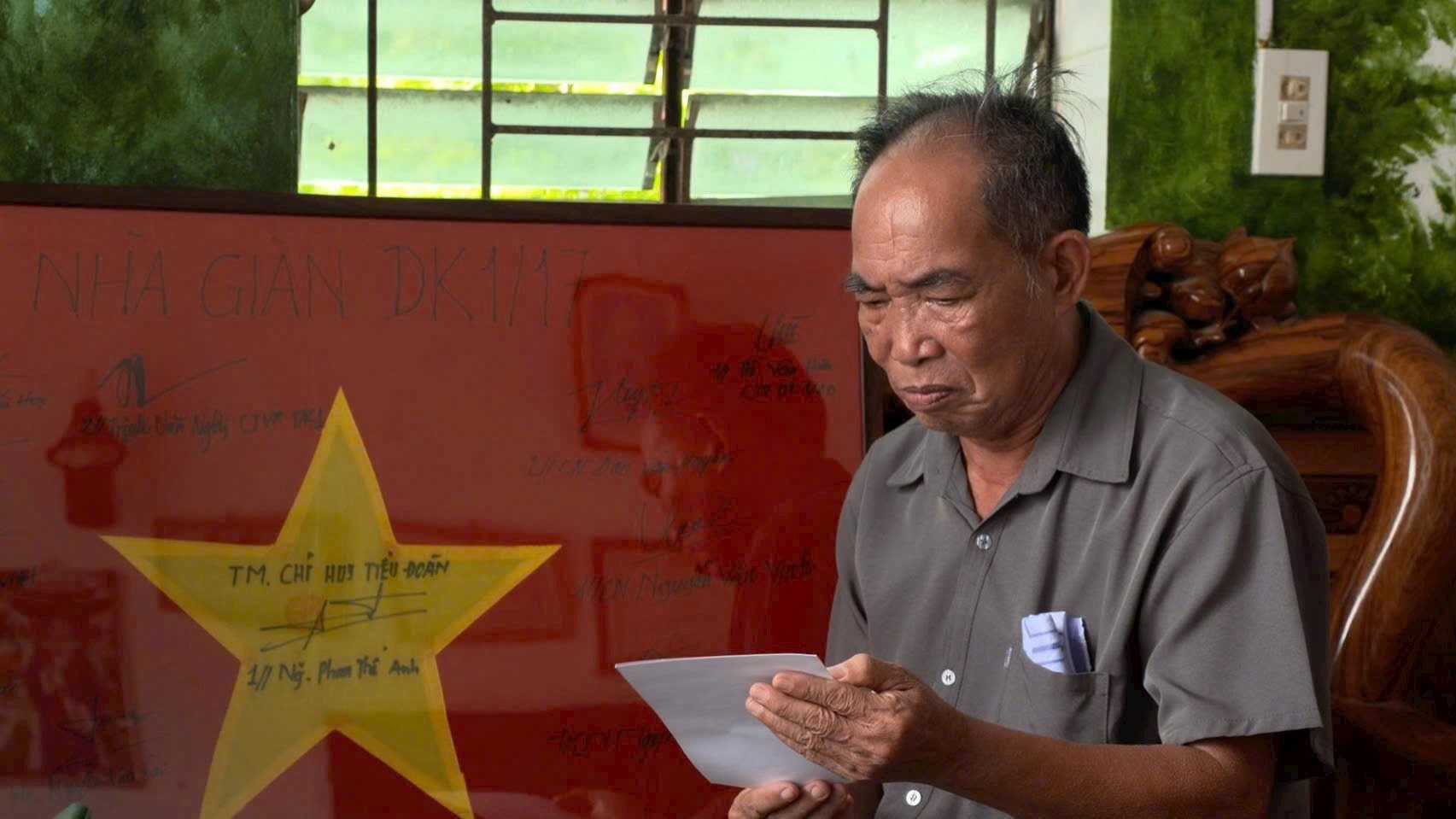 6.-la-co-va-buc-thu-cua-can-bo-chien-si-tieu-doan-dk1-gui-tang-ong-vu-quang-duong-than-phu-liet-si-vu-quang-chuong-trong-dip-quoc-khanh-2.9.jpg