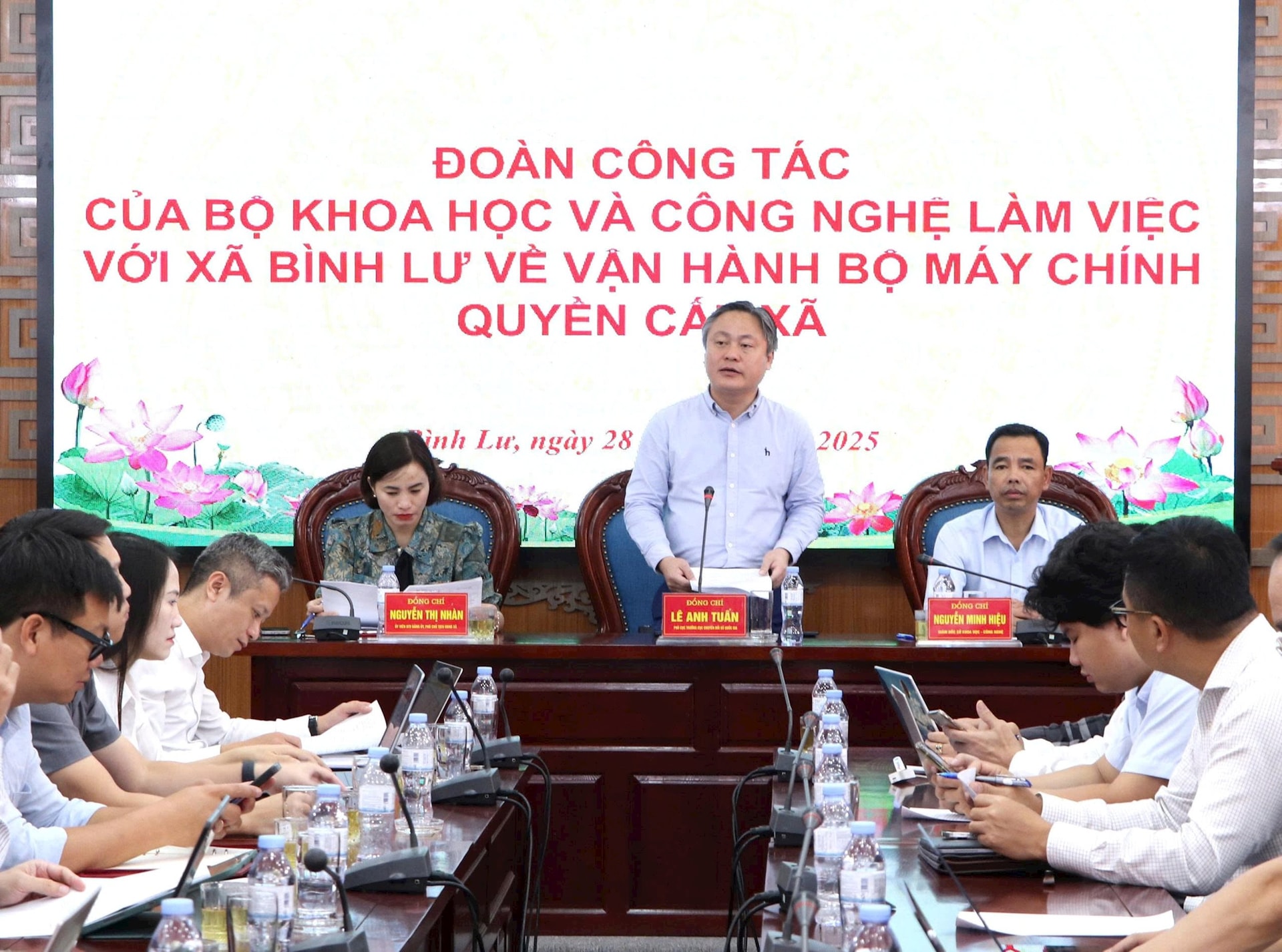 dong-chi-le-anh-tuan-pho-cuc-truong-cuc-chuyen-doi-so-quoc-gia-ket-luan-buoi-lam-viec.jpg
