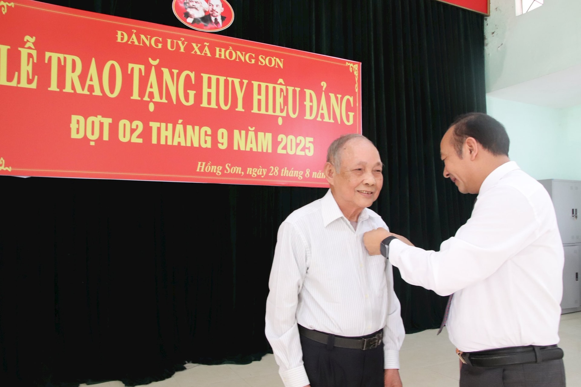 trao-huy-hieu-dang5.jpg