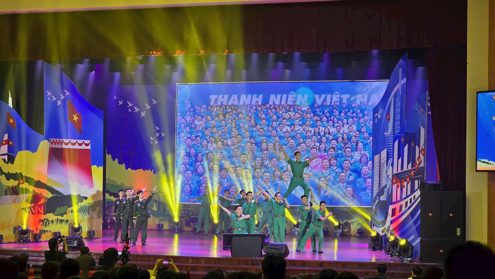 vongthi1.jpg