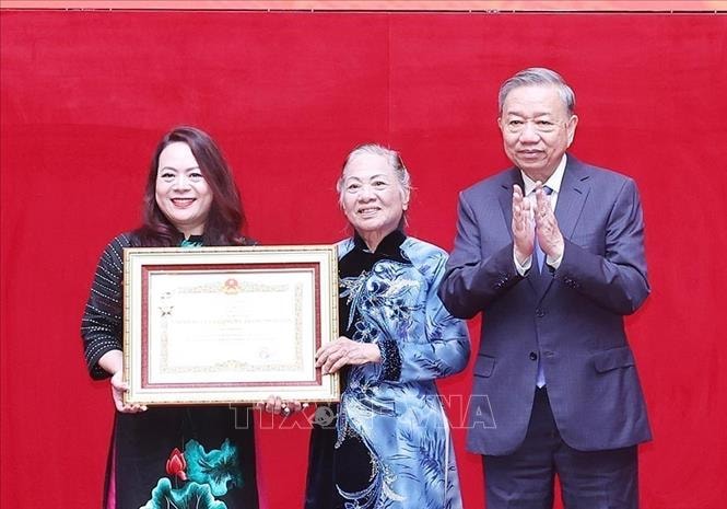 Tổng Bí thư Tô Lâm dự lễ truy tặng danh hiệu Anh hùng Lực lượng vũ trang nhân dân cho Thượng tướng Bùi Thiện Ngộ- Ảnh 1.