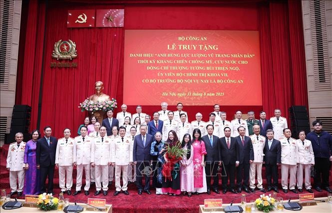 Tổng Bí thư Tô Lâm dự lễ truy tặng danh hiệu Anh hùng Lực lượng vũ trang nhân dân cho Thượng tướng Bùi Thiện Ngộ- Ảnh 3.