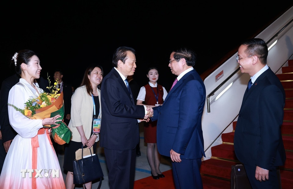 Thủ tướng Phạm Minh Chính đến Thiên Tân, bắt đầu chuyến tham dự Hội nghị Thượng đỉnh Tổ chức Hợp tác Thượng Hải (SCO) 2025. (Ảnh: Dương Giang/TTXVN)