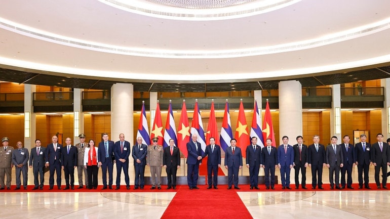 vna-potal-chu-tich-quoc-hoi-tiep-bi-thu-thu-nhat-chu-tich-cuba-8251559-1540.jpg