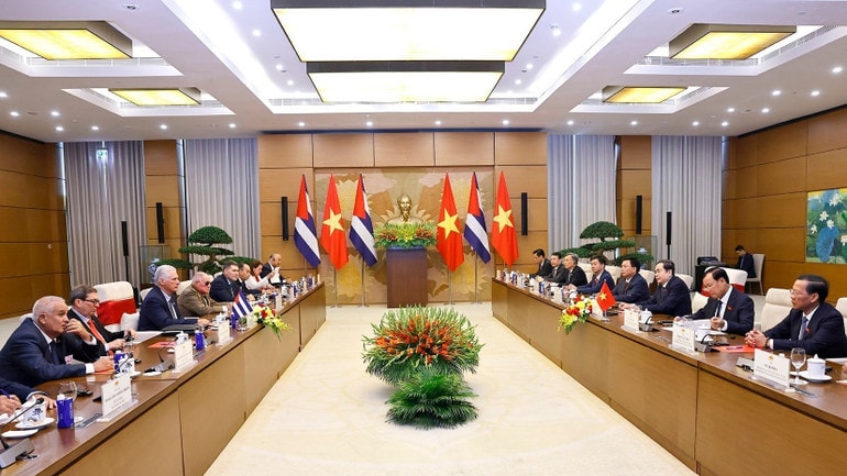 vna-potal-chu-tich-quoc-hoi-tiep-bi-thu-thu-nhat-chu-tich-cuba-8251564-4019.jpg