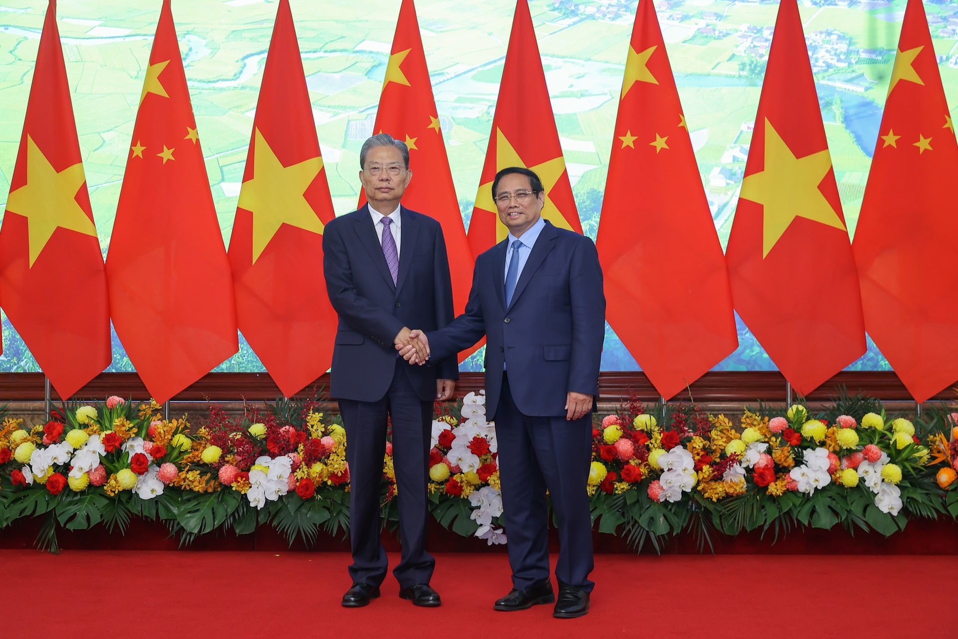 Thủ tướng Phạm Minh Chính hội kiến Ủy viên trưởng Nhân đại Toàn quốc Trung Quốc- Ảnh 1.