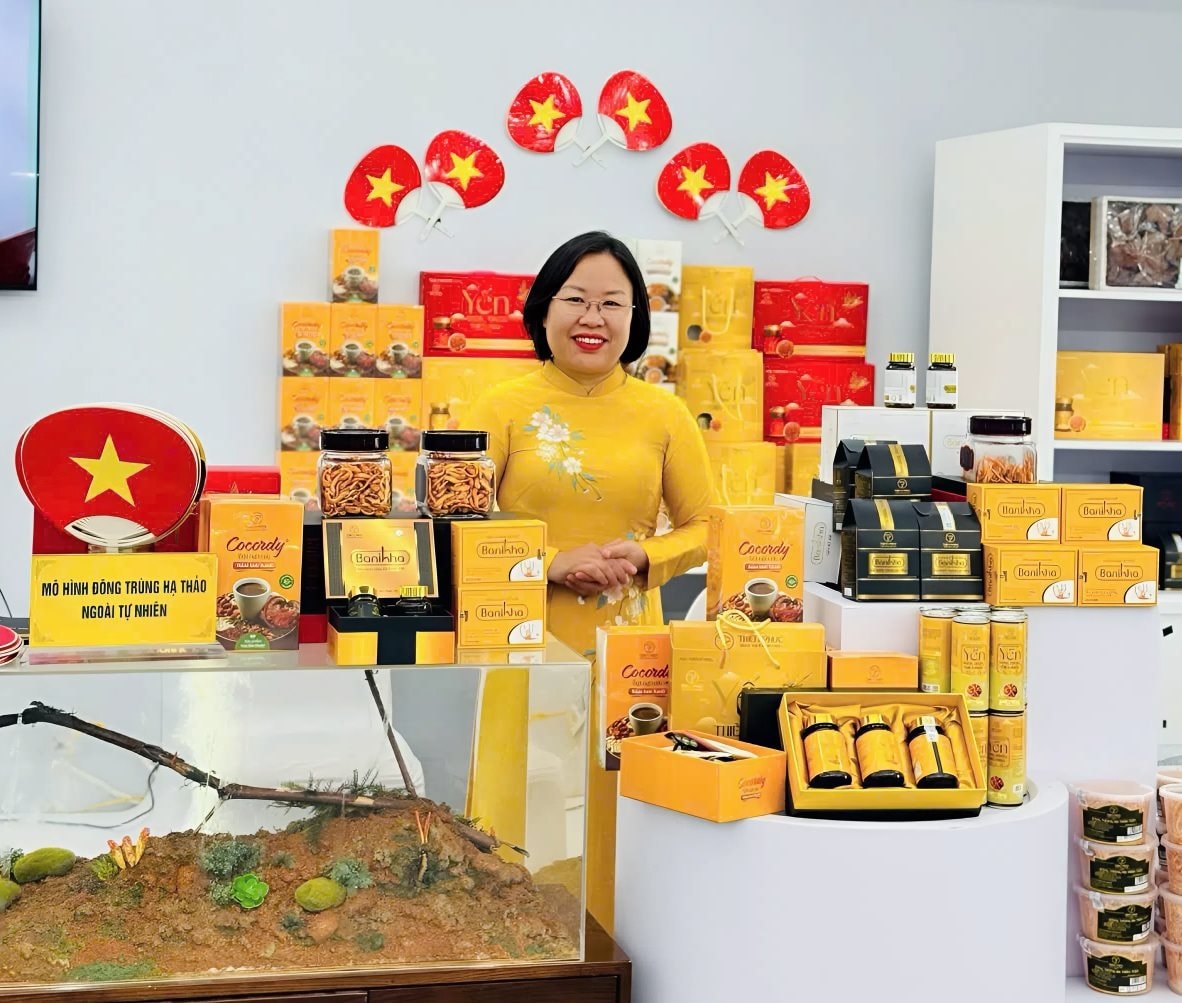 trien-lam-cty-thienphuc-nam-dong-trung-ha-thao-3.jpg