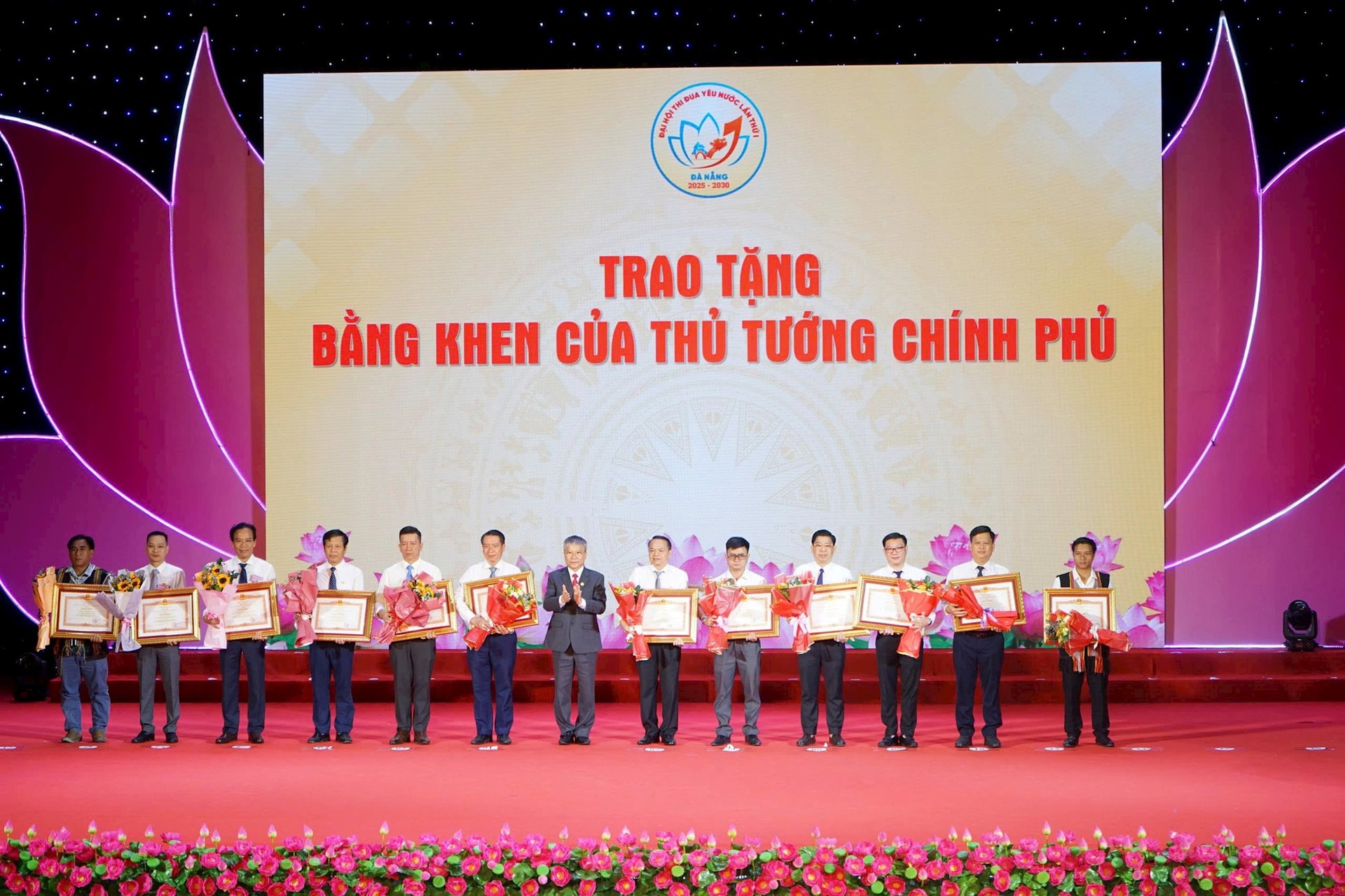 4-9-bang-khen-tt.jpg