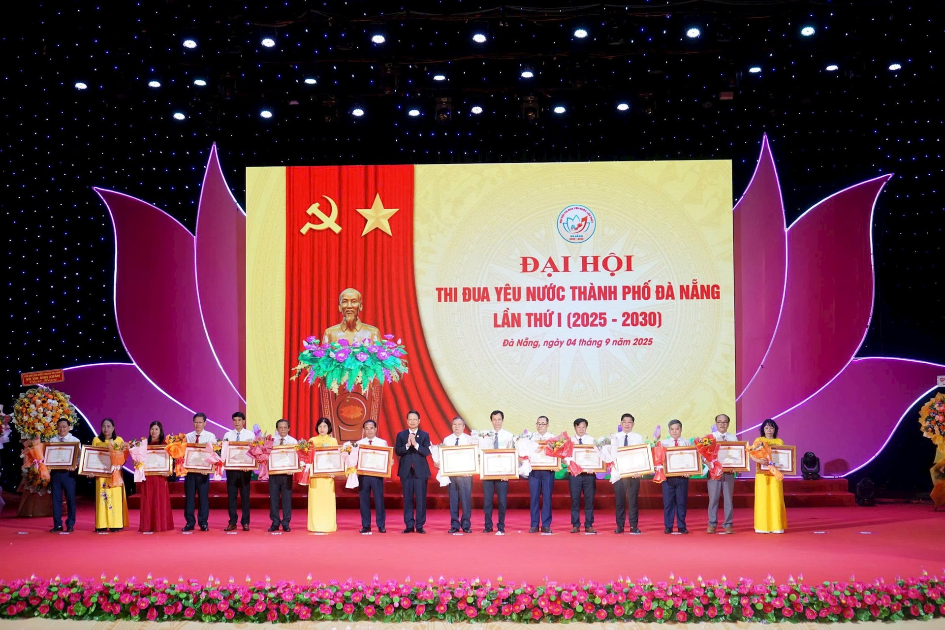 4-9-huan-chuong.jpg