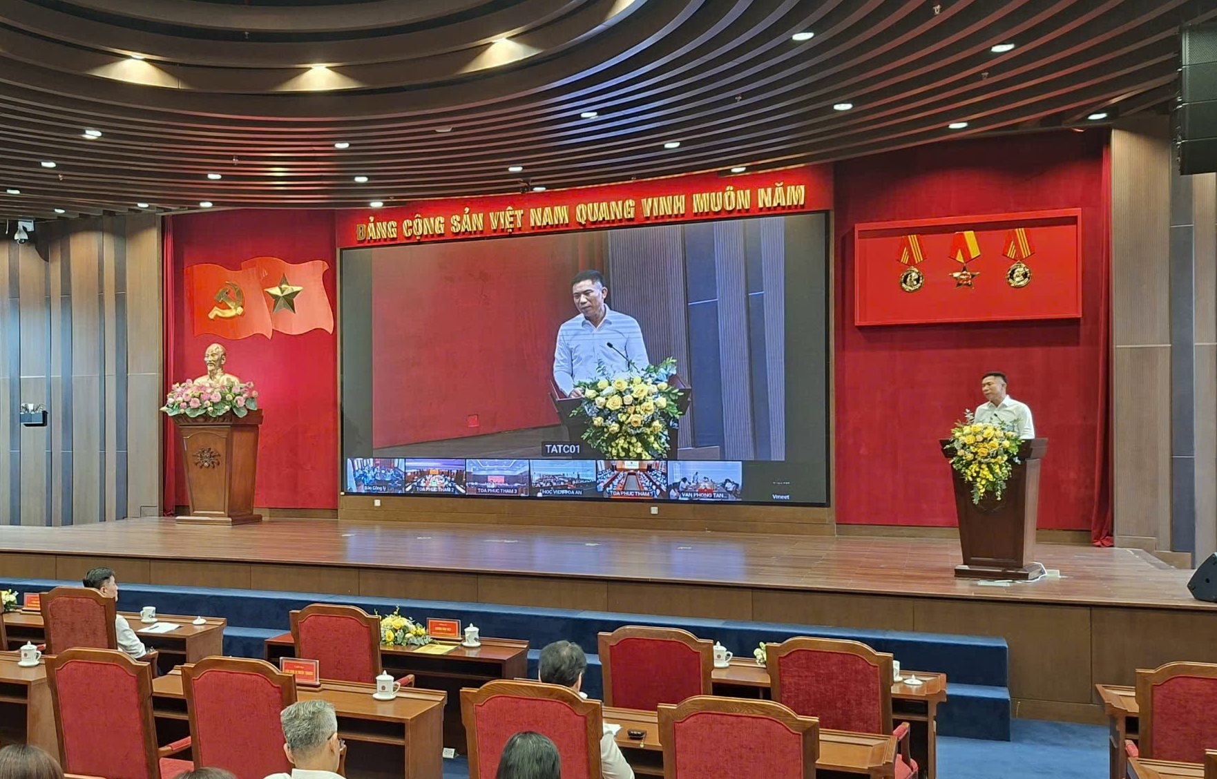 bao-cao-vien.jpg