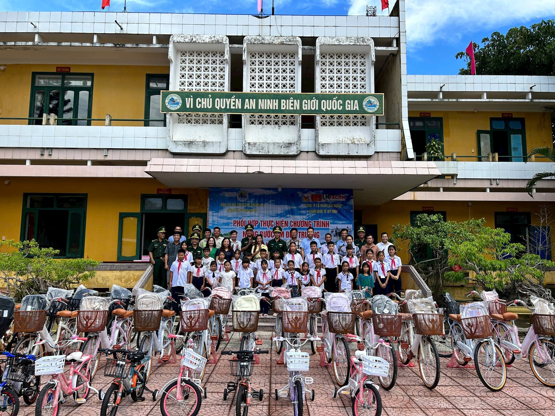 bien-phong-hai-an-trao-qua-1.jpg