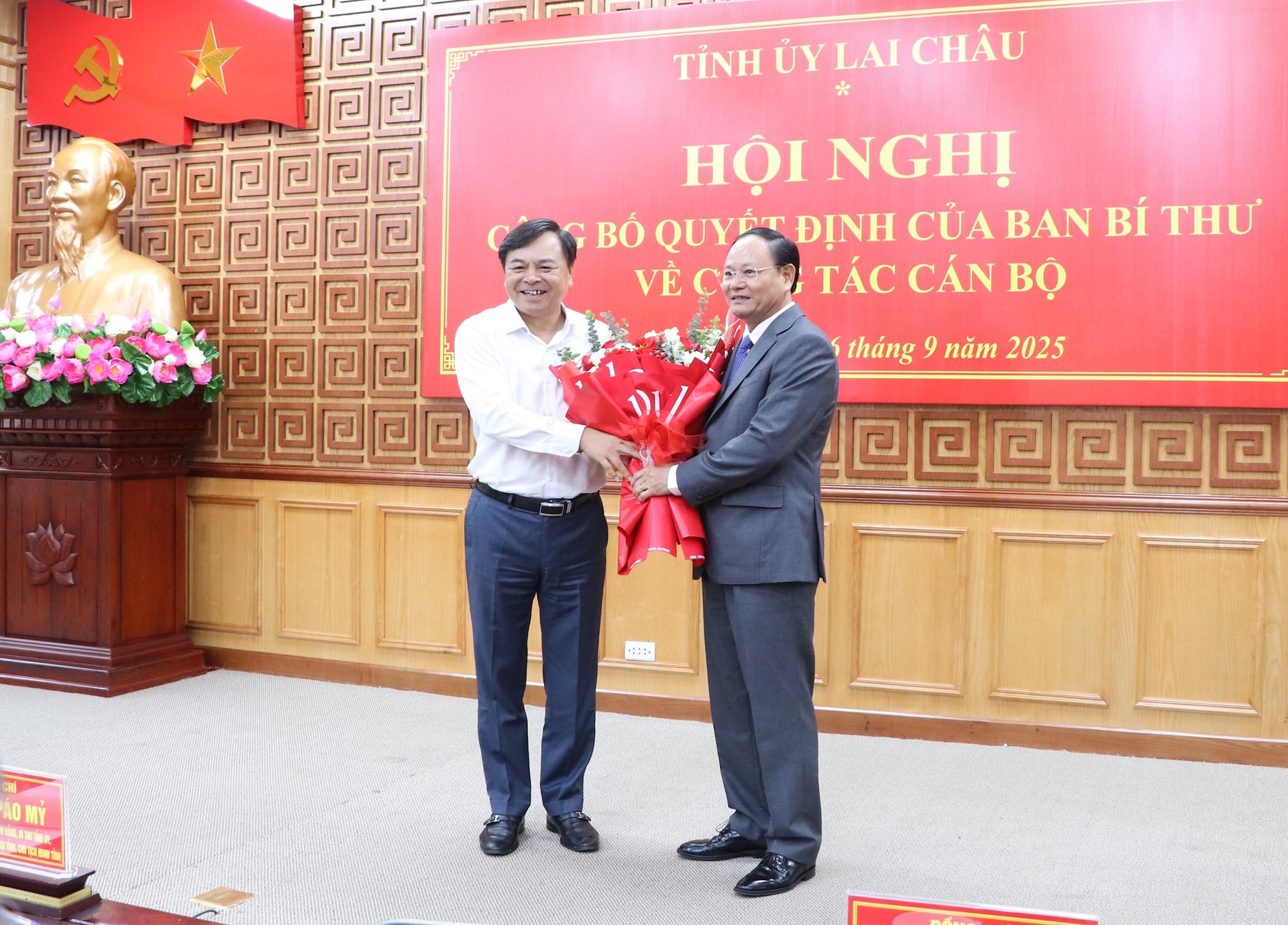 9thu-truong-tang-hoa.jpg