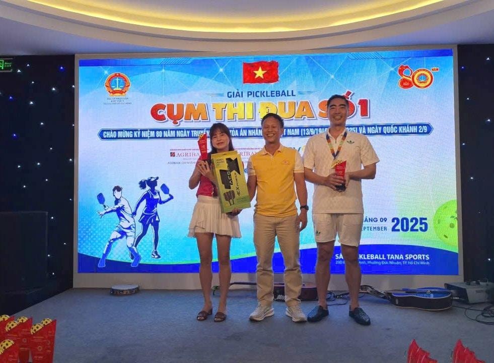 giai-nhat-doi-nam-nu-lanh-dao(1).jpg