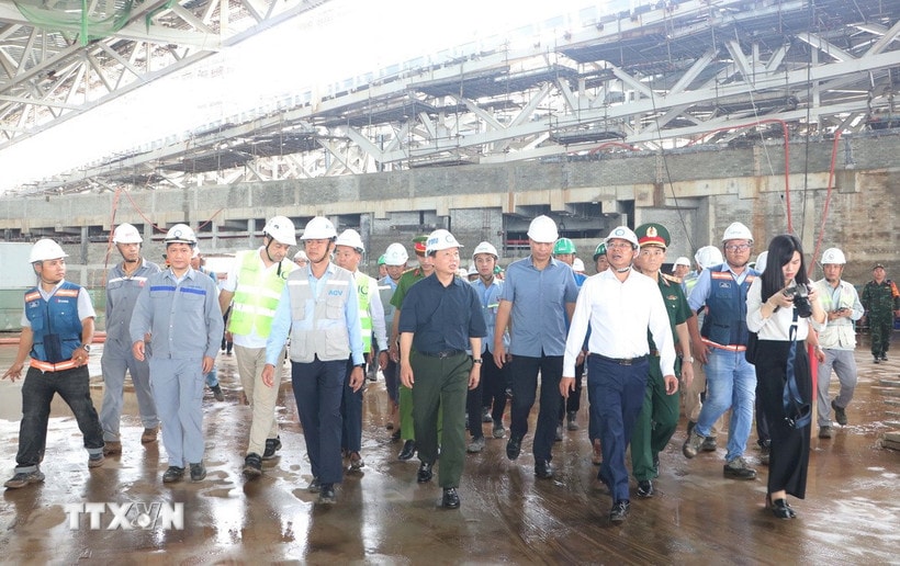 Phó Thủ tướng Trần Hồng Hà kiểm tra công trường sân bay Long Thành. (Ảnh: Công Phong/TTXVN)