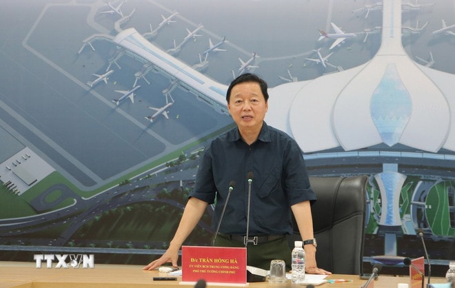 ttxvn-pho-thu-tuong-tran-hong-ha-san-bay-long-thanh-3.jpg
