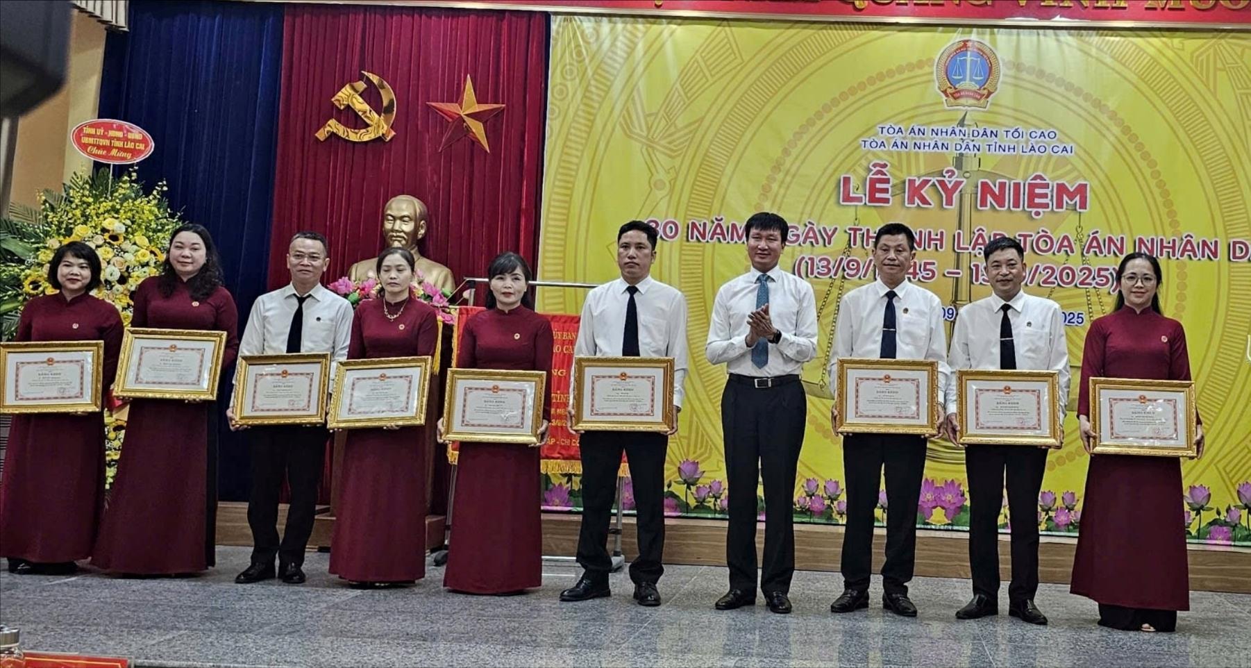9-bang-khen(1).jpg