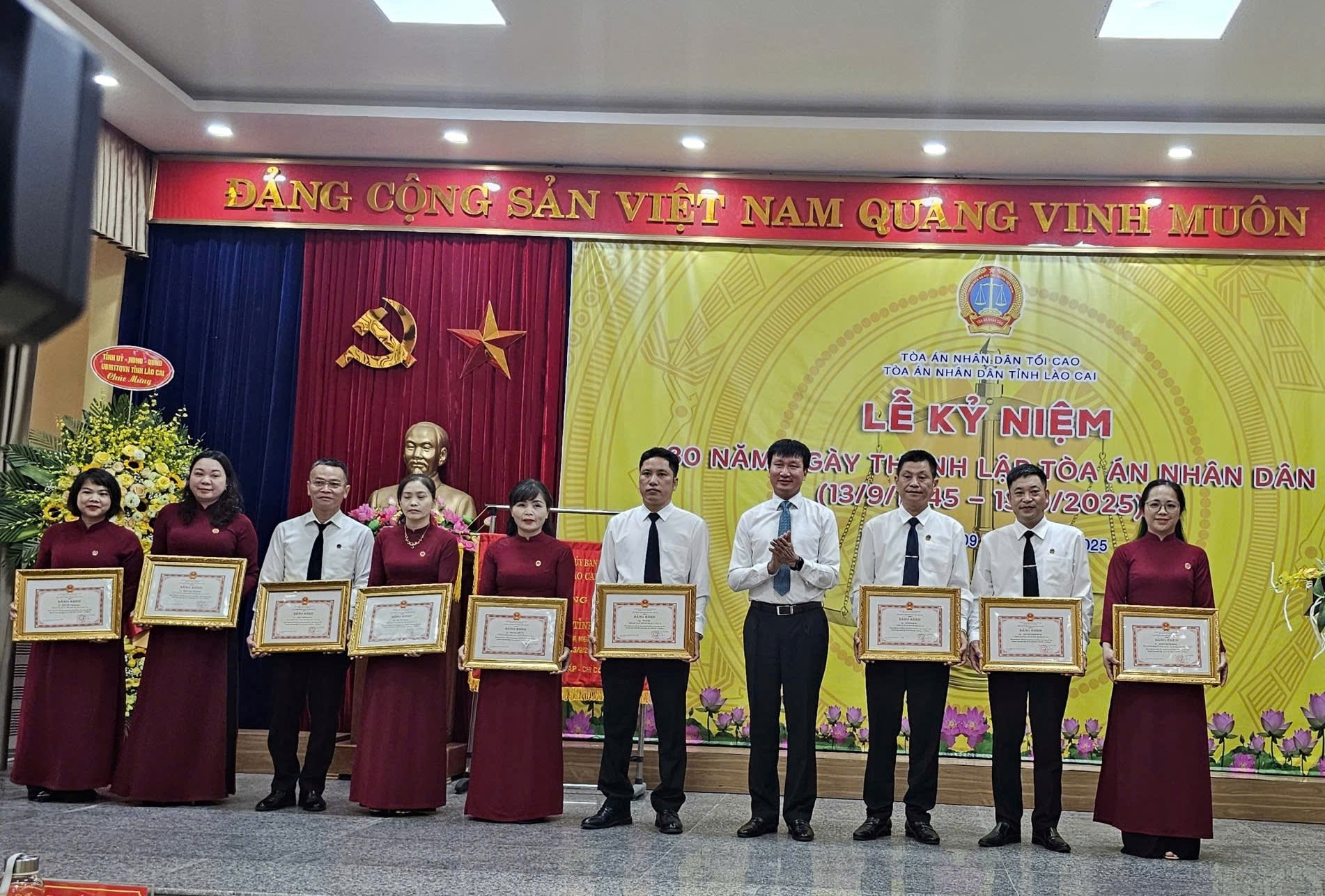 9-bang-khen.jpg