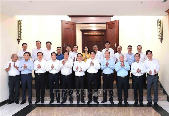 Bộ Chính trị cho ý kiến về công tác chuẩn bị Đại hội Đảng bộ tỉnh Cà Mau và Hưng Yên- Ảnh 3.