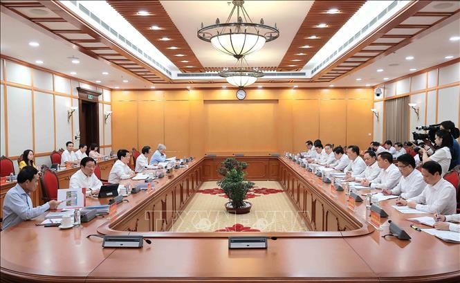 Bộ Chính trị cho ý kiến về công tác chuẩn bị Đại hội Đảng bộ tỉnh Cà Mau và Hưng Yên- Ảnh 2.