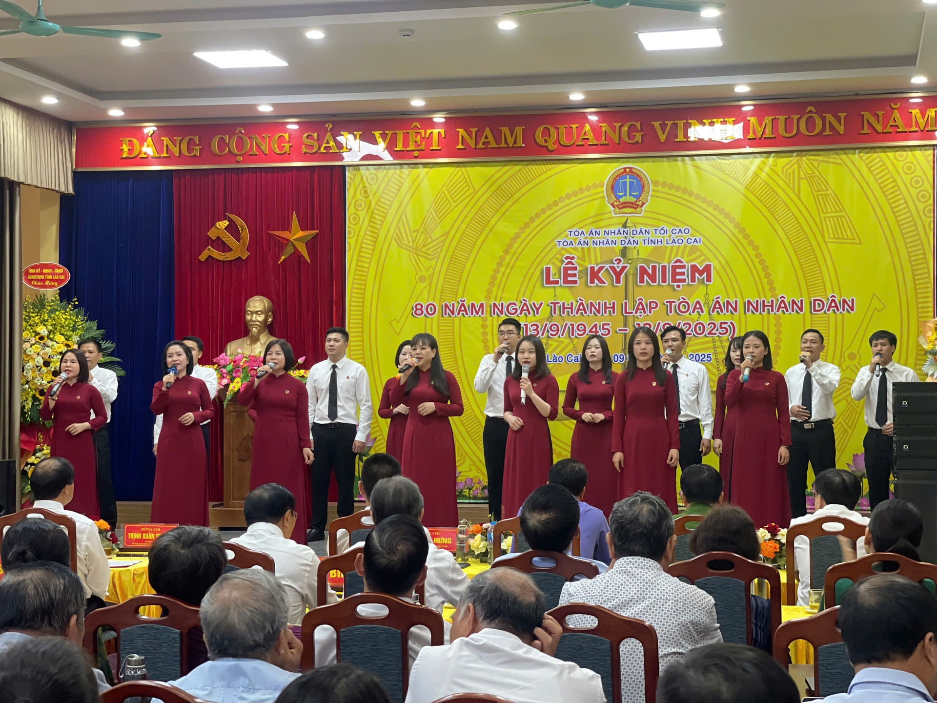 gen-h-tand-ky-niem-80-nam-lao-cai.jpg